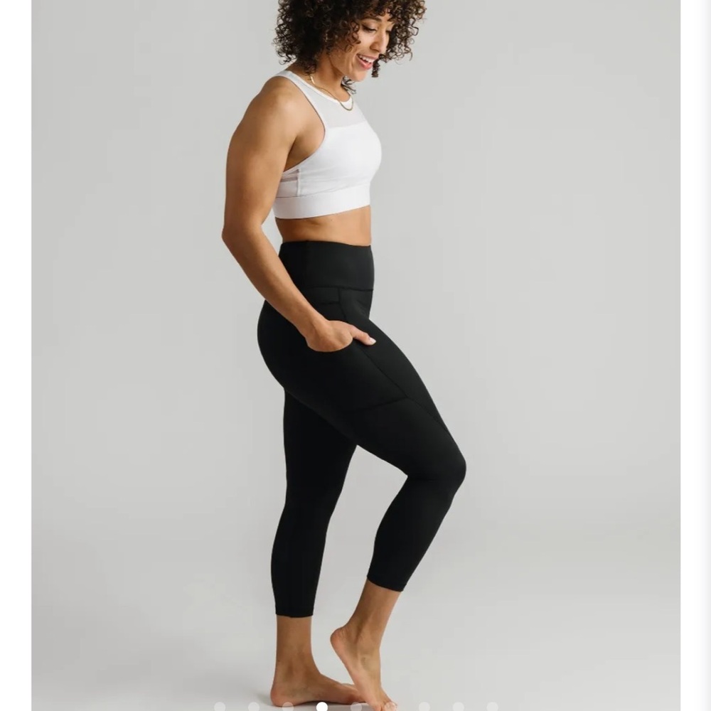 Black Pocket LnT Hi-rise Capri RC (20in) - Picture 3 of 6